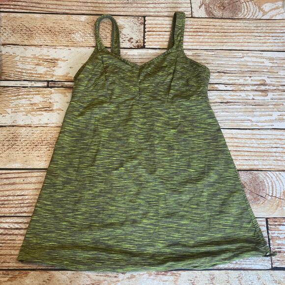 Lucy Tech Breathe Deep Green Space Dyed tank - Picture 2 of 9